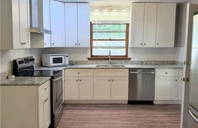 2354 Greenglade Road NE Gallery 2