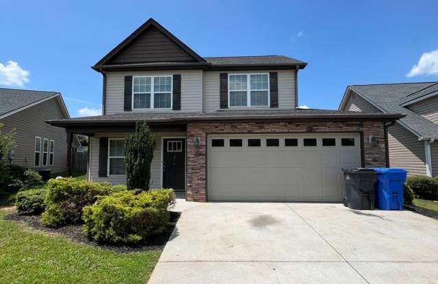 3 BR 2 1/2 Bath, Just a Short Distance to Swamp Rabbit and Downtown Greenville! photos photos