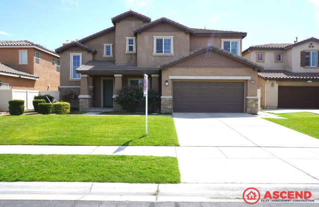 Charming 4-Bedroom, 2.5-Bath Home in 93311 – Gardener Included! photos photos