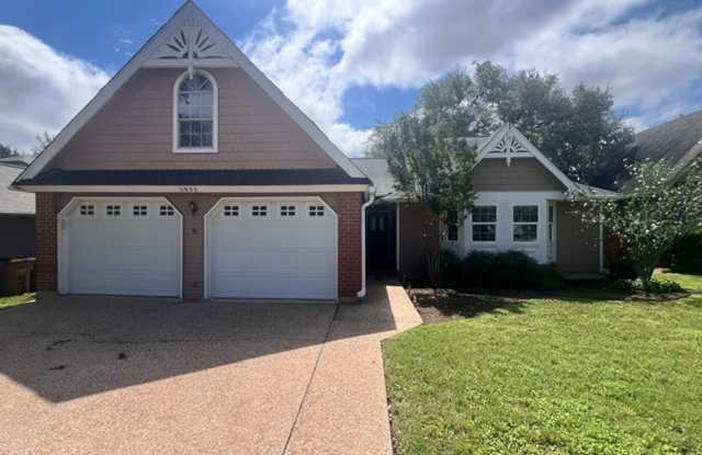 Hill Country Charm Meets City Convenience / 3 miles to Domain / One story / Covered Patio / Refrigerator photos photos