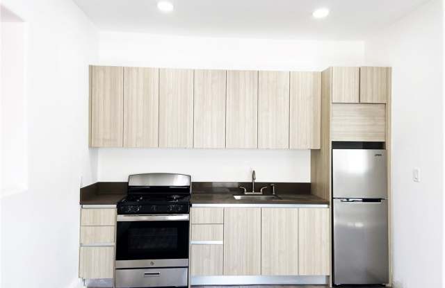15478 Huston Street Gallery 3