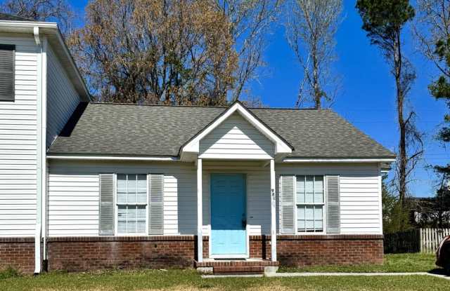 End Unit with Fenced Yard! photos photos