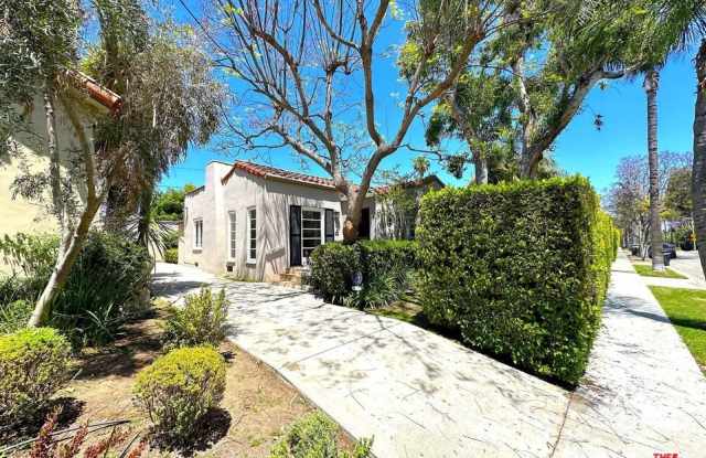 9019 Rosewood Ave photos photos