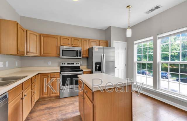 940 Tiger Lane, Gallery 3