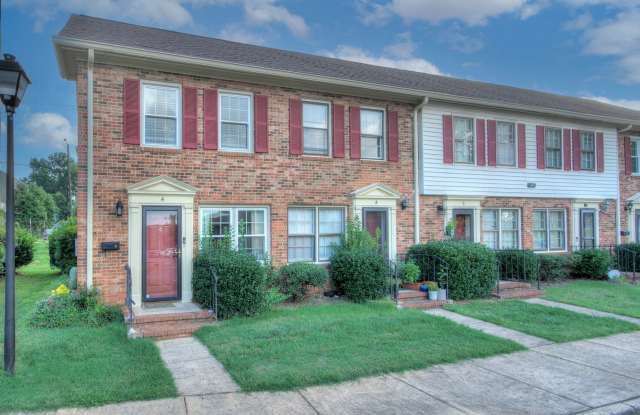 Move-in ready end-unit townhome-style condo for rent in the heart of LoSo Gallery 3
