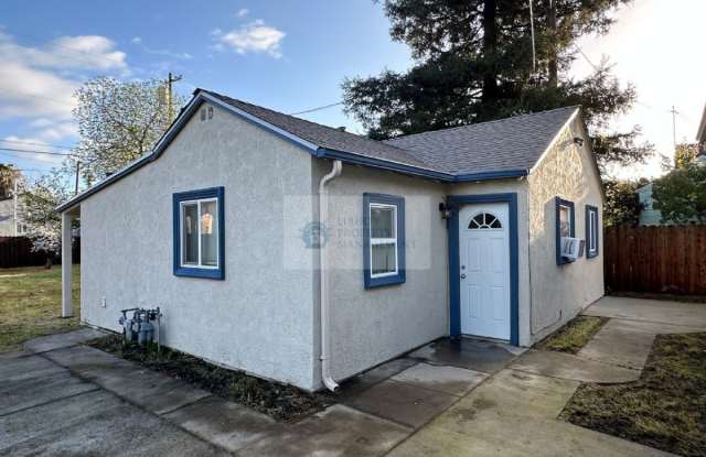 325 Cypress St - 325 Cypress Street, Lodi, CA 95240