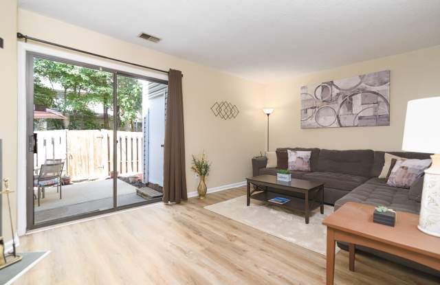 Room in 2 Bedroom Home at Rust Wood Pl photos photos