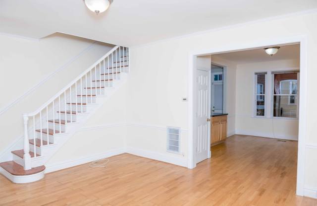 205 Ascot Place Northeast, 1 Gallery 3
