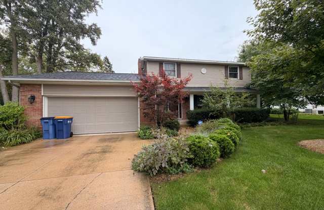 Large 4 Bedroom Home - Available Now! Gallery 3