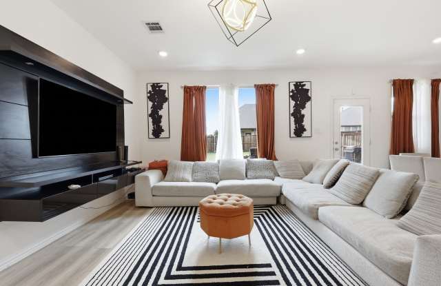 1728 Pegasus Drive Gallery 3