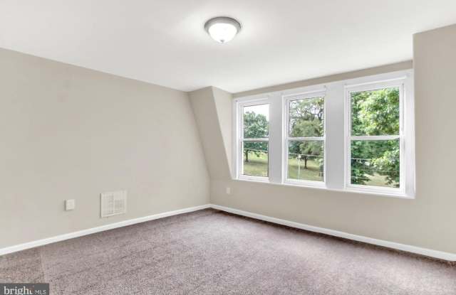 Coming Soon! 4-Bedroom 1.5 Bathroom Rowhome For Rent Gallery 4