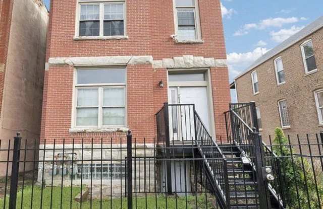 2638 W Adams Street photos photos