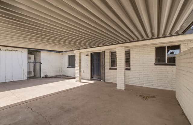 1129 North Wedgewood Circle Gallery 2