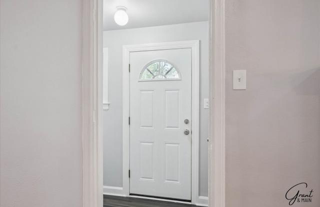 $1325 3 bedroom bungalow Gallery 4