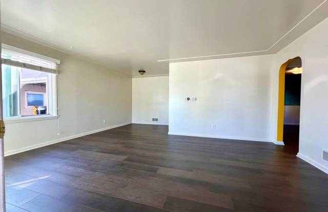 Spacious 4BR House in Edgewater Gallery 1