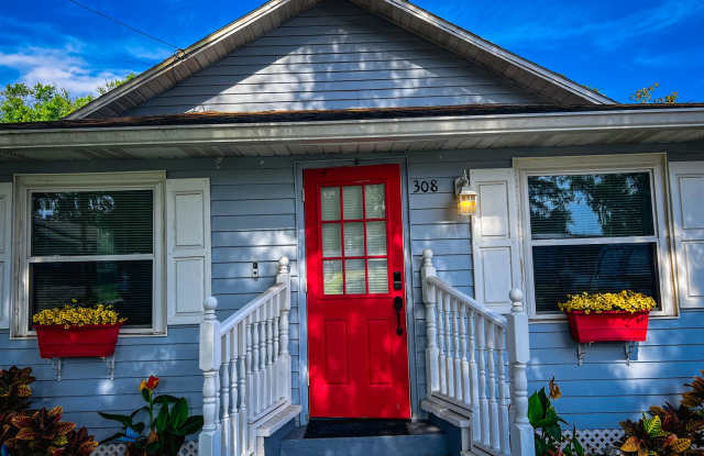 Charming Home in the Heart of Downtown Kissimmee – Spacious Yard, Gazebo, and Pond View! photos photos
