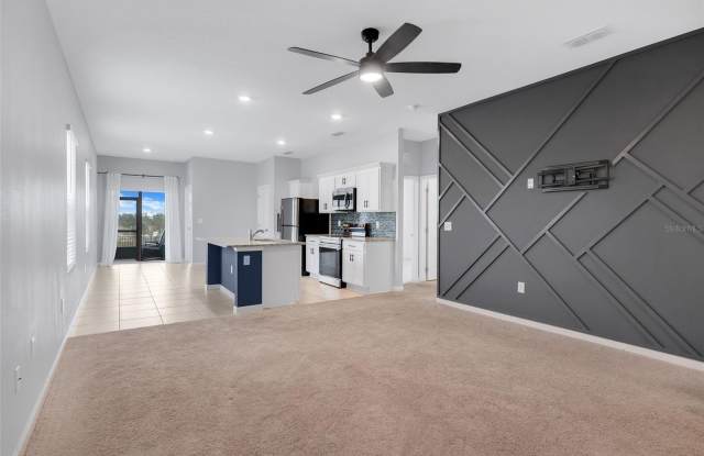 8716 SPORTSMAN LOOP Gallery 3