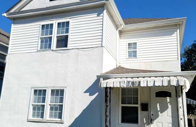 Newly listed and renovated 4 bed 2 bathroom house! photos photos