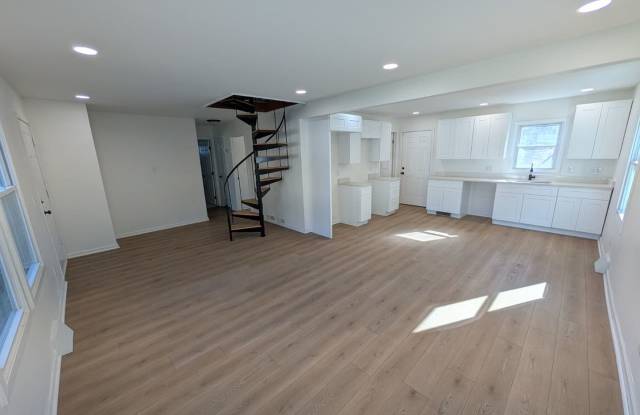 Charming & Modernized Farmington Hills Home | 3 BR, 2 BA | Fully Remodeled Gallery 4