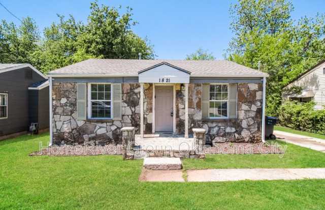1821 N Page Ave photos photos