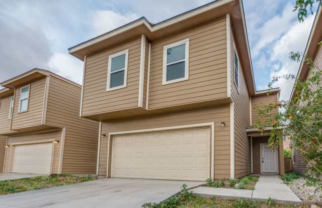 3-BEDROOM TOWNHOME IN NORTH SHEARER HILLS photos photos