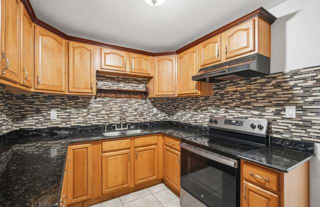 Newly renovated 4BDS 2BTH home with over 1200 Sqft Fenced Yard, Sec 8 OK Gallery 3