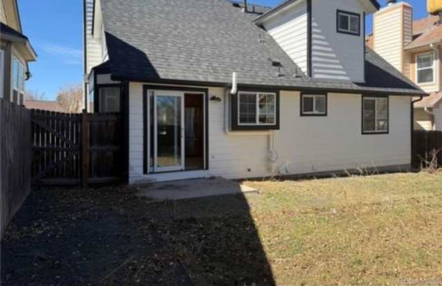 Spacious 6BR House in Aurora Gallery 3