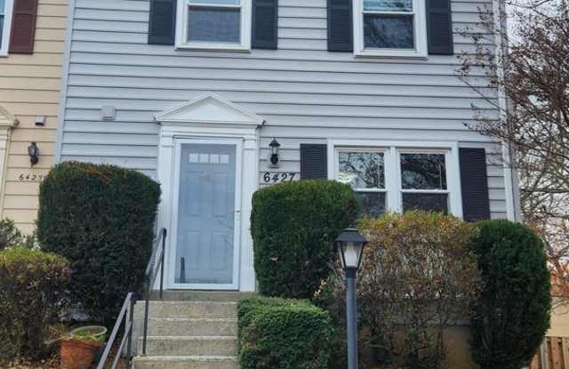 Beautifully Remodeled End-Unit Townhome - 6427 Birchleigh Circle, Franconia, VA 22315