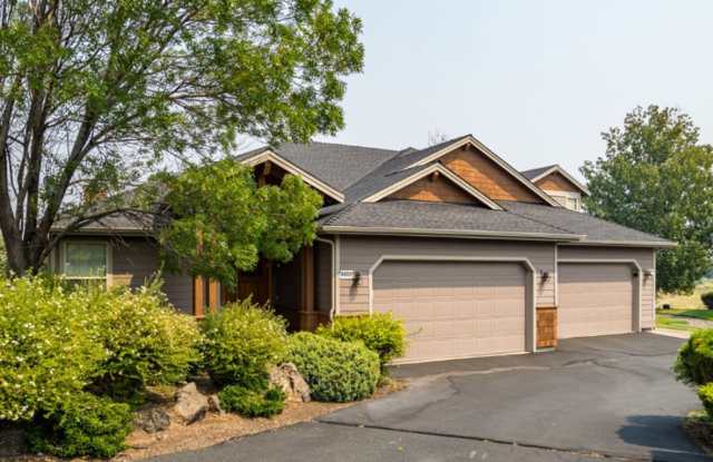 Beautiful Eagle Crest Home with Stunning Views and High-End Features! photos photos Beautiful Eagle Crest Home with Stunning Views and High-End Features! photos photos
