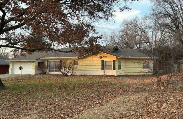 Charming 3-Bedroom Home for Rent in Iola, KS photos photos