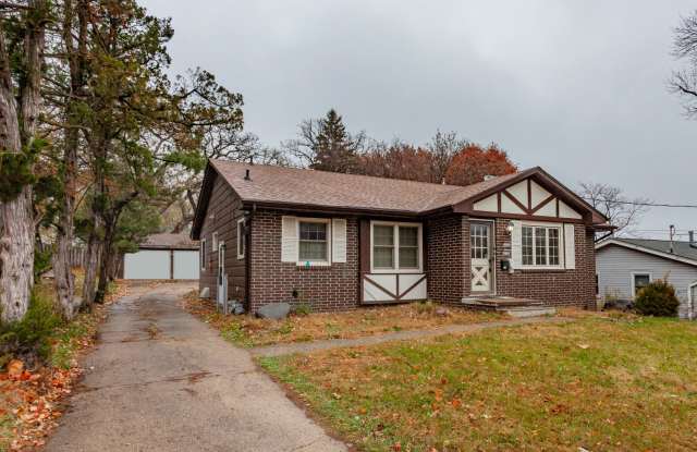 CHARMING! 2 Bedroom, 1 Bathroom Duplex in Des Moines!! photos photos