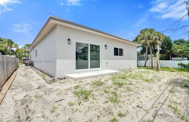 2536 NW 9th Ct Gallery 3