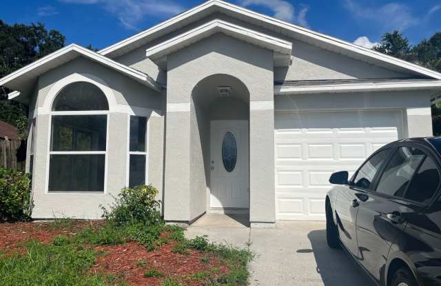 3 Bed / 2 Bath in Sanford For Rent photos photos