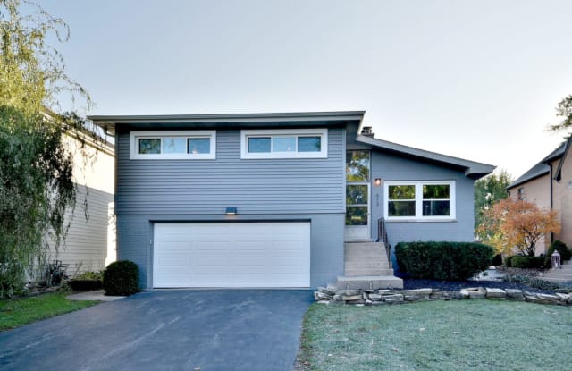 613 S Poplar Avenue - 613 South Poplar Avenue, Elmhurst, IL 60126