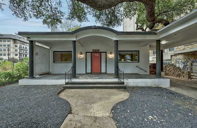 House available in West Campus with walking distance to Bus Stop photos photos