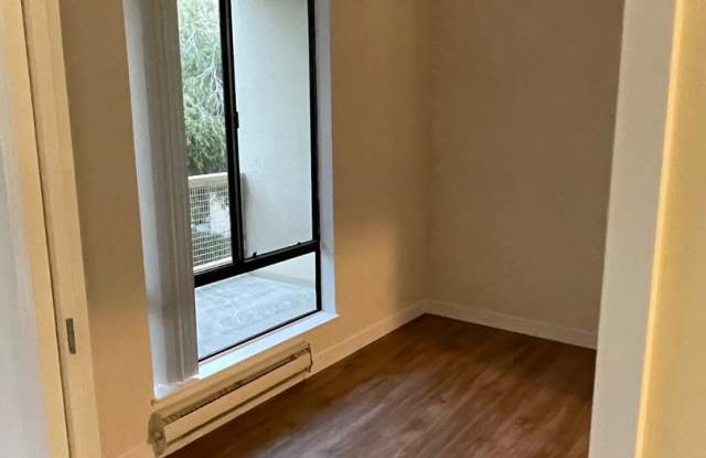 1 Bedroom at Watergate on the third floor with a sunny western exposure over a lush garden courtyard! Gallery 4