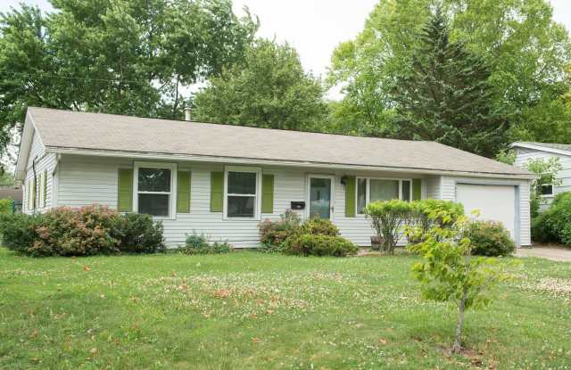 3 bedroom, 1 bath home - Available 01/01/2025 - 1406 Eastern Drive, Urbana, IL 61801