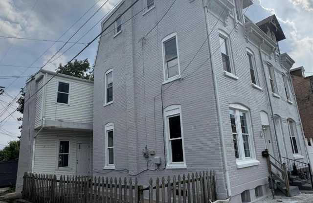 532 WINDSOR Street Gallery 1