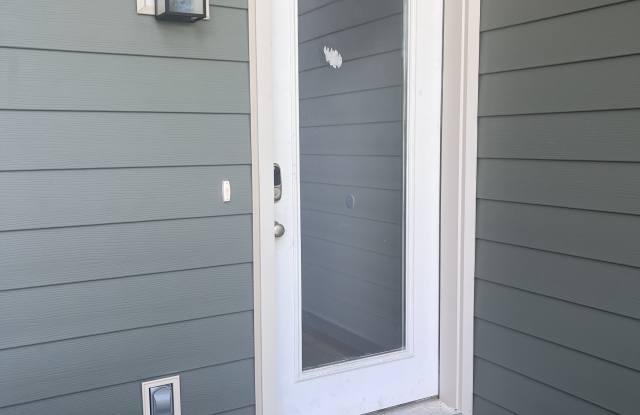 1111 East 32nd Street Gallery 3