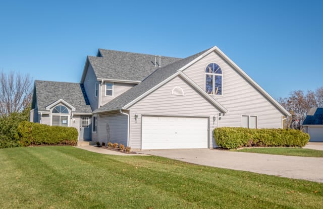 18910 Hiview Dr - 18910 Hi View Drive, Brookfield, WI 53045