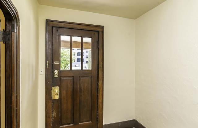106 W. Madison Gallery 3