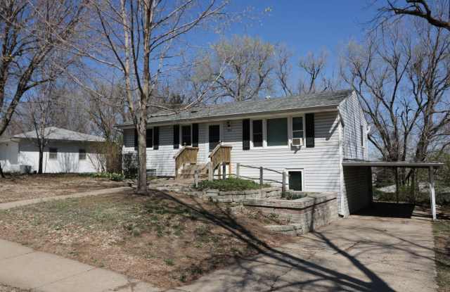 Amazing 4 bedroom 2 bathroom house located in quiet Manhattan neighborhood photos photos Amazing 4 bedroom 2 bathroom house located in quiet Manhattan neighborhood photos photos