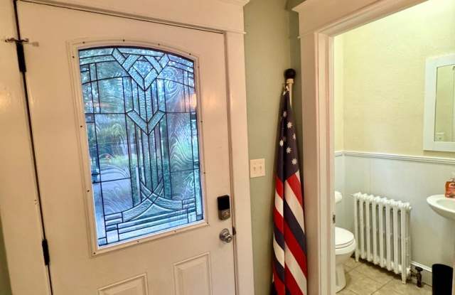 Beautiful Spacious Home with Mother-in-Law Suite Gallery 3