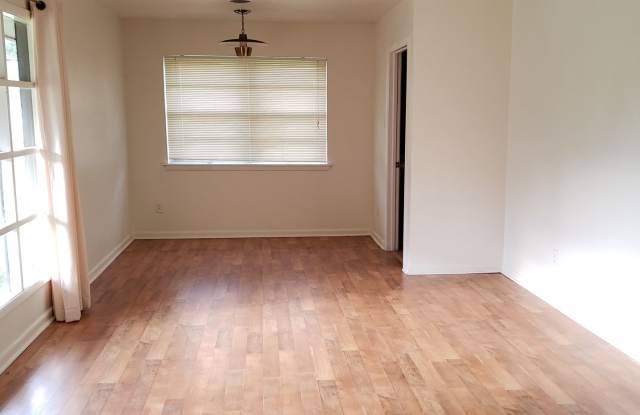 3 Bedroom 2 Bathroom Home with Garage Gallery 3