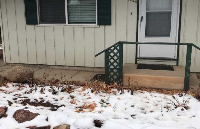 422 1/2 W Cheyenne Rd photos photos