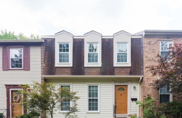 5825 BERKSHIRE CT - 5825 Berkshire Court, Huntington, VA 22303