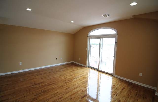 5206 COTTAGE AVE Gallery 4