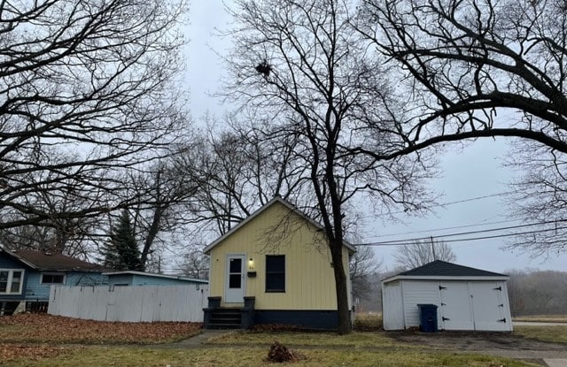 201 Harrison Blvd - 201 Harrison Boulevard, Muskegon Heights, MI 49444