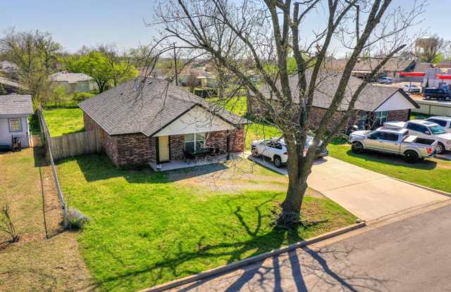 4 Bedroom, 4 Bathroom in Shawnee! Gallery 4