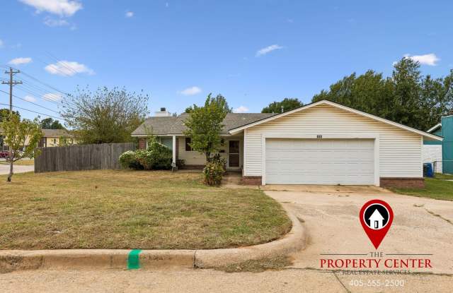 Beautifully Updated Norman Home with Fenced Backyard Gallery 4